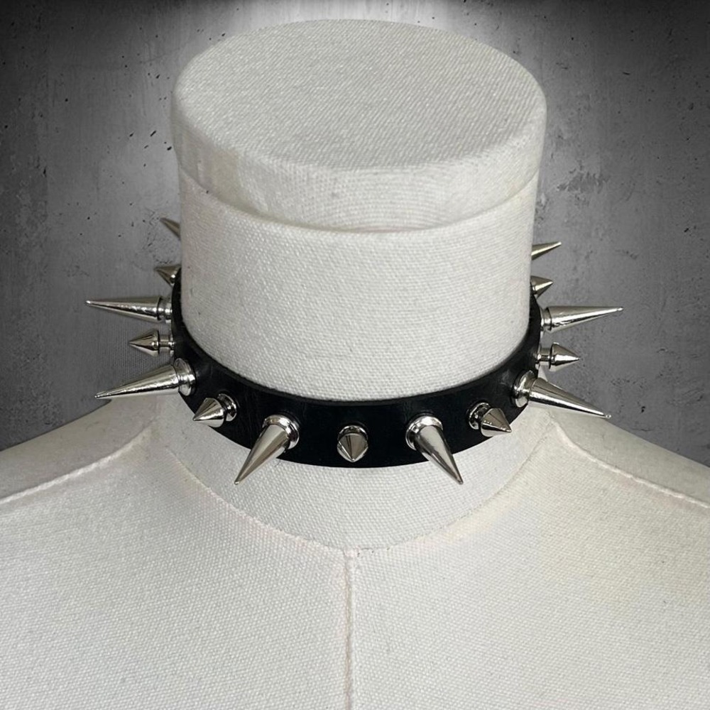 Black PU Spiked Choker Necklace - Picture 6 of 6